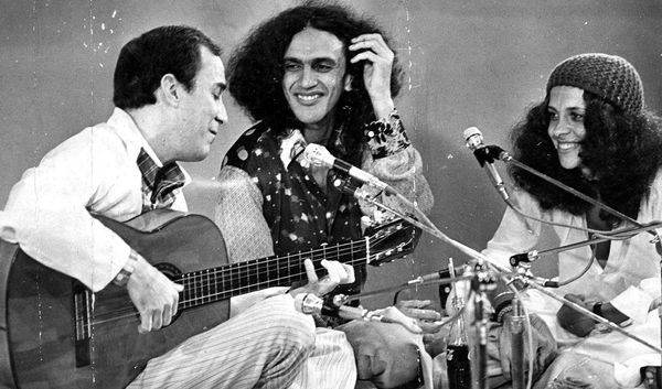 João Gilberto, Caetano Veloso e Gal em programa da extinta TV Tupi, em 1971