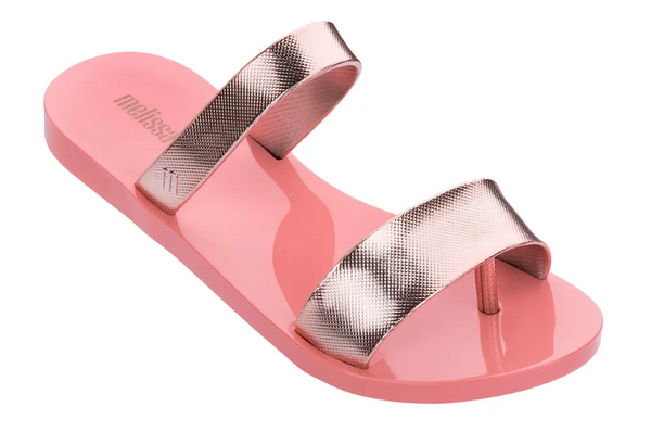 Tornozelo recebe uma carga maior e a torção vira um risco real se o sapato não for bem adequado ao pé por Foto: Divulgação