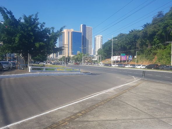 Acesso à Cidadela é bloqueado; alternativa é acesso à Polêmica, 300 metros antes por Foto: Júlia Vigné / CORREIO