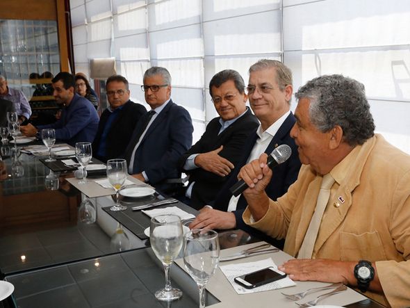 Empresários reunidos no restaurante do Sesc da Casa do Comércio por Foto: Marina Silva/CORREIO