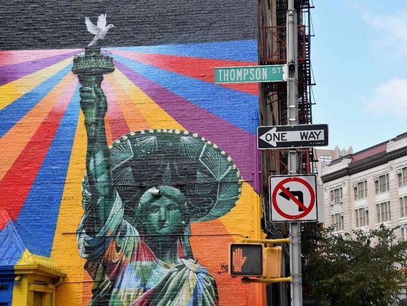 Mural pintado pelo artista de rua brasileiro Eduardo Kobra em New York City. por ANGELA WEISS/AFP