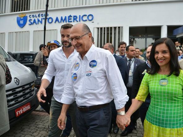 O candidato à Presidência da República, Geraldo Alckmin (PSDB), votou na Escola Santo Américo, no Jardim Colombo por Rovena Rosa/Agência Brasil