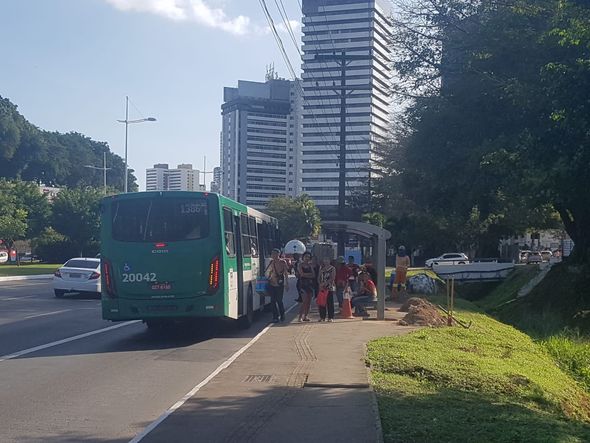 Parada de ônibus da Cidadela será suprimido por Foto: Júlia Vigné / CORREIO