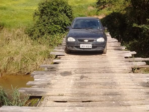 Ponte antes do incêndio: única forma de acesso de carros a fazendas por Foto: Divulgação