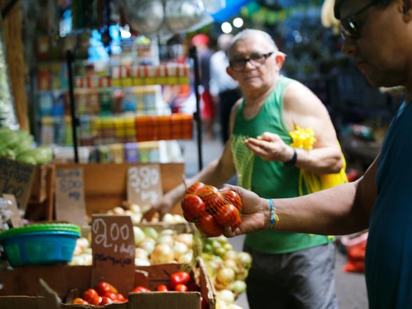 Quilo do tomate chegou a custar R$ 10, mas já é achado por R$ 3 por Foto: Evandro Veiga/CORREIO