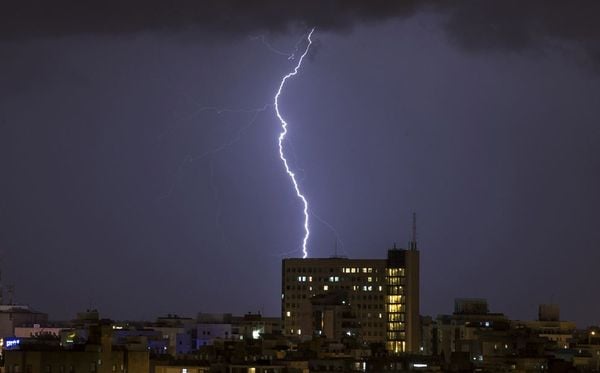 Raio na cidade de Netanya em Israel.