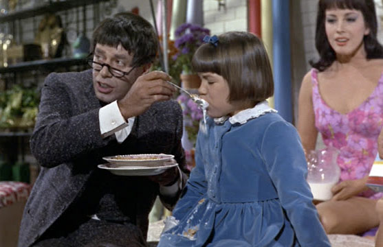  Em Uma Família Fuleira (1965), Jerry Lewis mostra sua versatilidade ao interpretar vários personagens