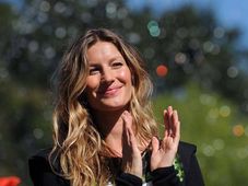 Imagem - Gisele Bündchen interrompe carreira para se dedicar à maternidade, diz site