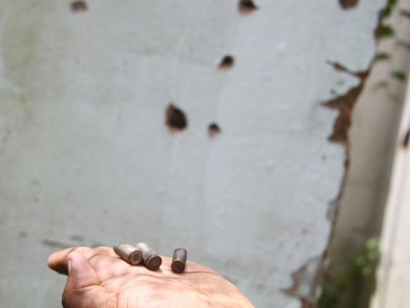 Cápsulas de bala encontradas no local por Foto: Mauro Akin Nassor/CORREIO
