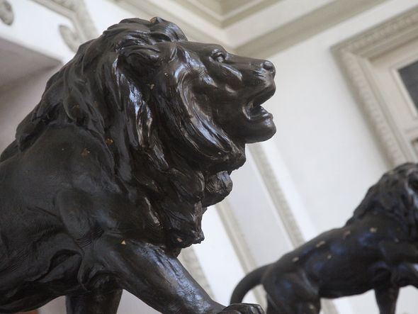 Detalhe das estátuas de leões da Aclamação por Angeluci Figueiredo