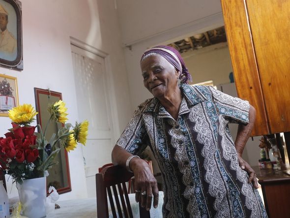 Dona Dalva na casa onde mora há 90 anos, em Cachoeira por Foto: Marina Silva