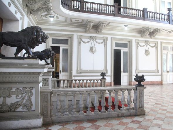 O hall de entrada do Palácio da Aclamação por Angeluci Figueiredo
