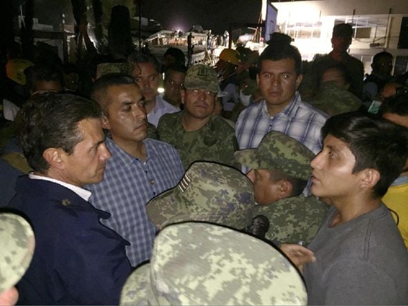 O presidente Enrique Peña Nieto foi até Colégio Enrique Rebsamen por AFP