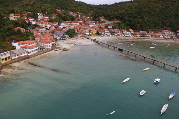 Equipe retira fluidos e lixa o casco para garantir que o mar permaneça limpo por Fotos: Alberto Maraux/SSP