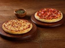 Imagem - Domino’s lança oferta para dividir: duas pizzas médias saem por R$ 32,90 cada