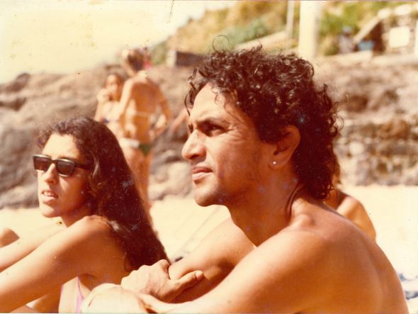 Caetano e Regina Casé no Porto da Barra nos anos 70