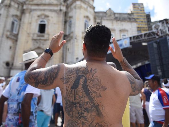 Fé na pele: Bruno homenageou a santa tatuando imagem nas costas por Foto: Betto Jr./CORREIO