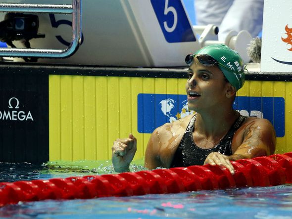 Momento em que a nadadora vê no painel a confirmação da medalha por Satiro Sodré / rededoesporte.gov.br