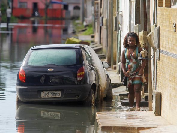 Moradores sofrem com os constantes alagamentos em São Cristóvão. por Arisson Marinho/CORREIO