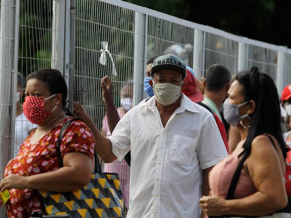 Na agência do Cabula, as pessoas não respeitavam o distanciamento recomendado pelas autoridades durante a pandemia de coronavírus. por Arisson Marinho/CORREIO