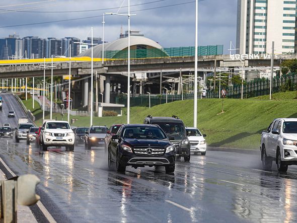 Na Avenida Paralela, a movimentação também era grande na manhã dessa sexta-feira (12). por Tiago Caldas/CORREIO