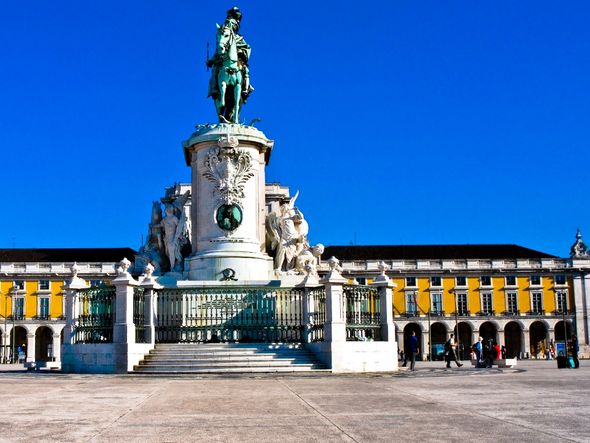 Parece Salvador mas é Lisboa: Praça do Comércio por Sora Maia