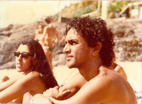 Caetano e Regina Casé no Porto da Barra nos anos 70