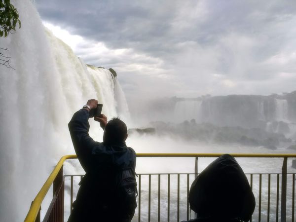 Cataratas encantam turistas de todo o mundo por Foto: Donaldson Gomes