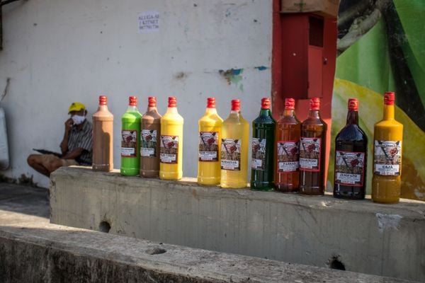 Procura por licor foi grande no bairro do Uruguai, em Salvador, no feriado dessa segunda por Foto: Nara Gentil/CORREIO