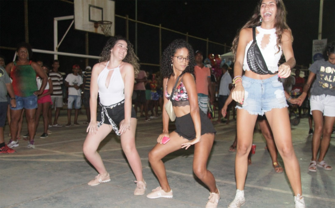 ContilNet Folia: confira as fotos do Baile Vermelho e Preto, na Maison  Borges - ContilNet Notícias