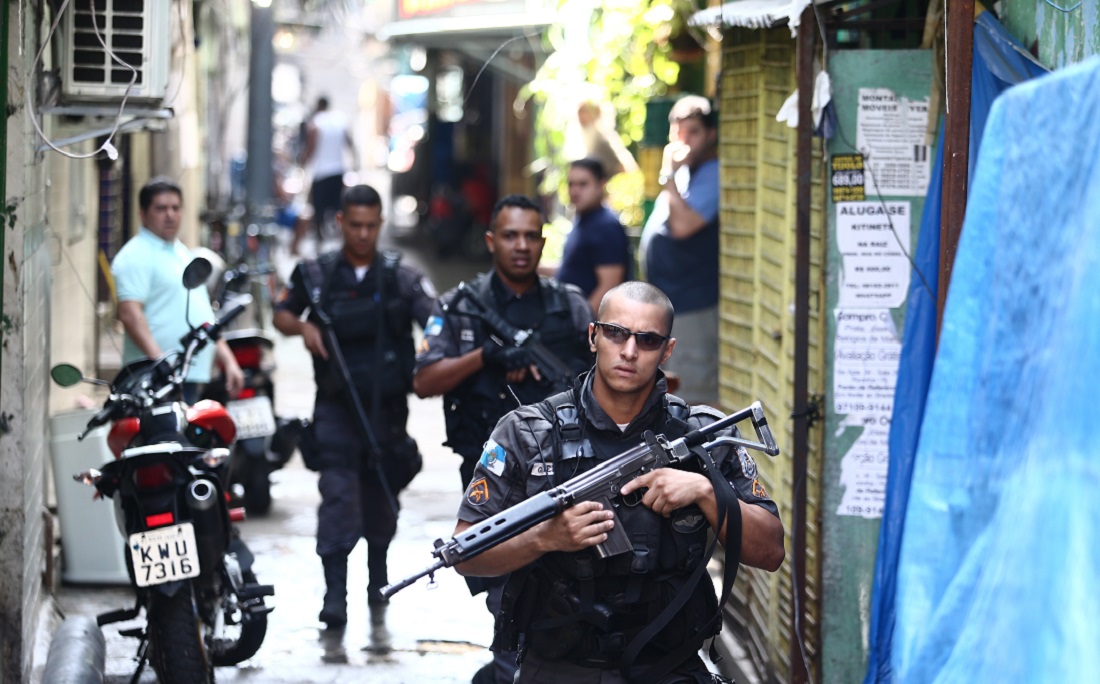 Defensoria Orienta Morador De Favela Sobre Seus Direitos Durante Operações