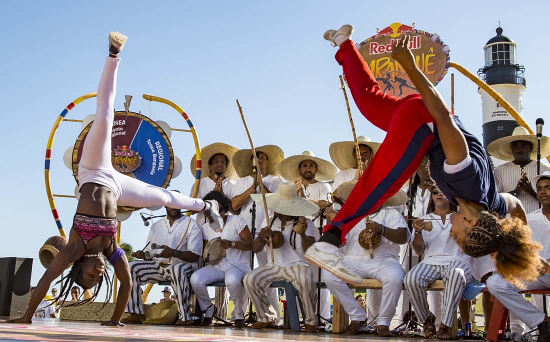 Capoeira movimento AU Red Bull Paranauê