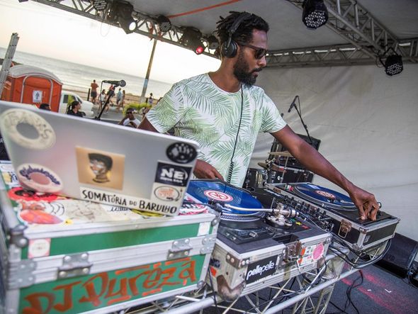 A discotecagem do projeto Sou Verão ficou por conta do DJ Pureza por Foto: Antônio Chequer