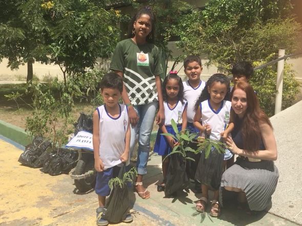 Crianças de creches de Teofilândia aprenderam sobre cuidados com meio ambiente e adotaram plantas por Foto: Divulgação