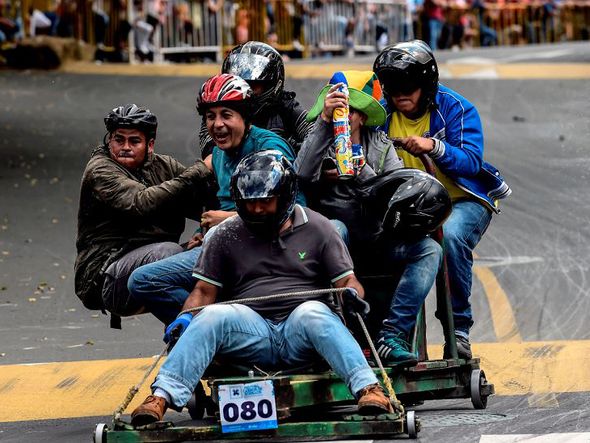 Festival do Carro em Medellín, no estado da Antioquia, na Colômbia. por JOAQUIN SARMIENTO / AFP