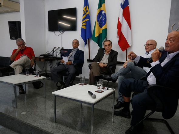 Mesa discute cenário político atual no Brasil e na Bahia por Foto: Marina Silva/CORREIO