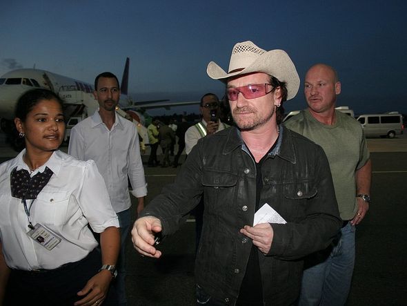 No Carnaval de 2006, o irlandês Bono veio experimentar a folia no Camarote Expresso 2222, de Gilberto Gil por Arquivo/CORREIO