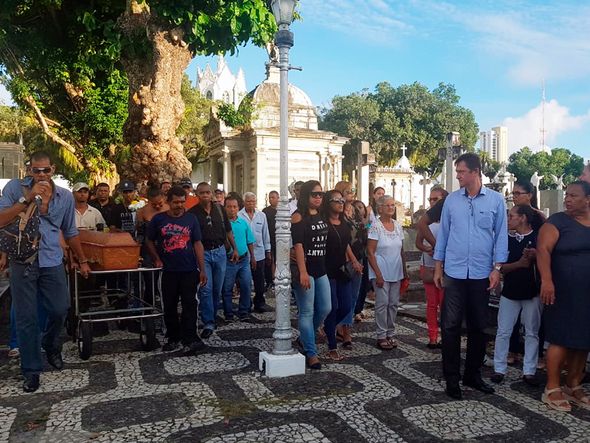 Sepultamento de Rita de Cássia, nesta segunda, no Campo Santo por Foto: Tailane Muniz/CORREIO