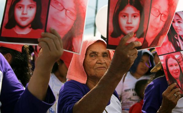 Dia internacional para a eliminação da violência contra as mulheres em San Salvador. por MARVIN RECINOS / AFP