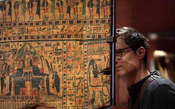 Museu de Grenoble, sul da França, exibe 200 obras do Museu do Louvre, e foca no terceiro período, no Templo de Karnak. por JEAN-PIERRE CLATOT / AFP