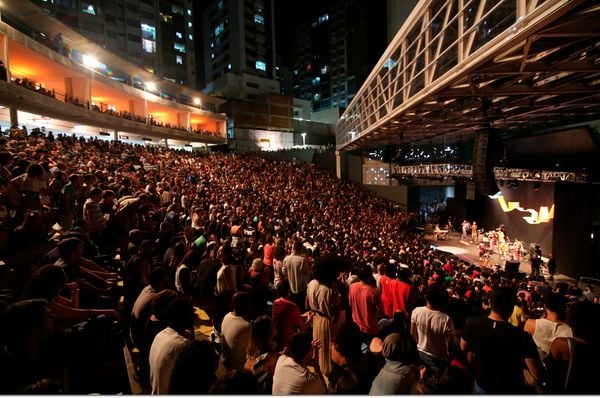 Público lota a Concha Acústica para homenagem a Gil e seu clássico por Foto: Roberto Abreu/CORREIO