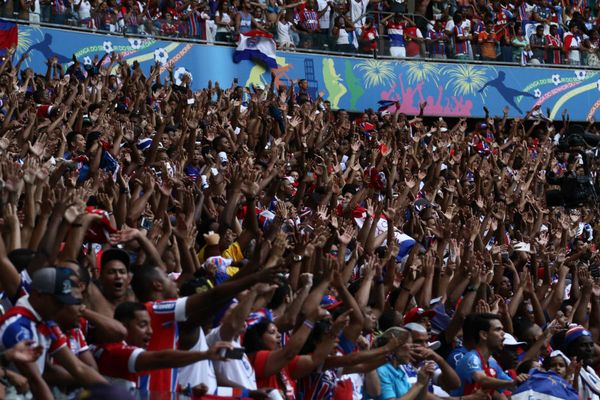 Torcida do Bahia na palma da mão