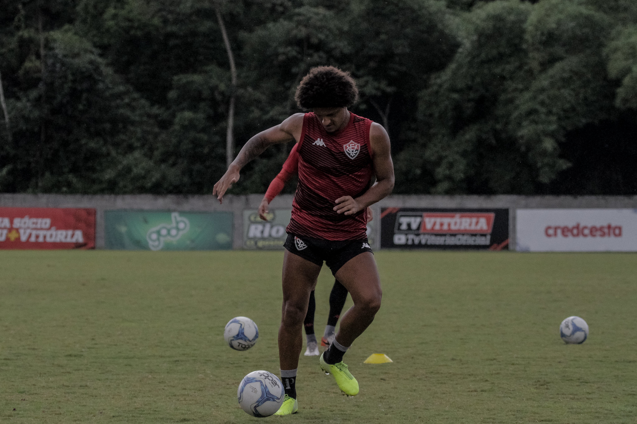 Sem clube desde que deixou o Vitória, Felipe Gedoz assina com o