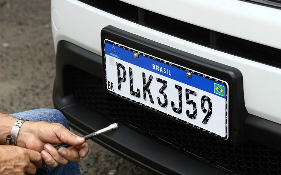 Jornal Correio | Quem comprar carro usado não precisará colocar placa  Mercosul imediatamente