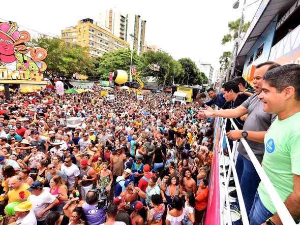 ACM Neto acompanha desfiles no Campo Grande por Foto: Valter Pontes