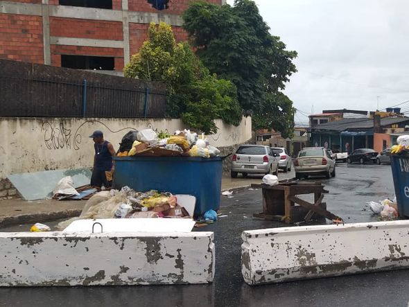 Após deslizamento, Ladeira do Cacau segue com trânsito de veículos interditado por Fotos de Mauro Akin Nassor/CORREIO