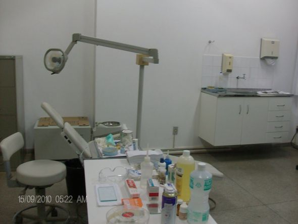 Gabinete dentário. A escola tinha dois dentistas que atendiam os alunos, mas serviço foi suspenso há três anos por Foto: Divulgação/GOVBA