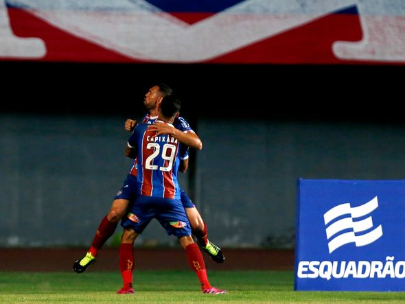 Juninho e Gilberto comemoram gol contra o Imperatriz por Foto: Felipe Oliveira/EC Bahia