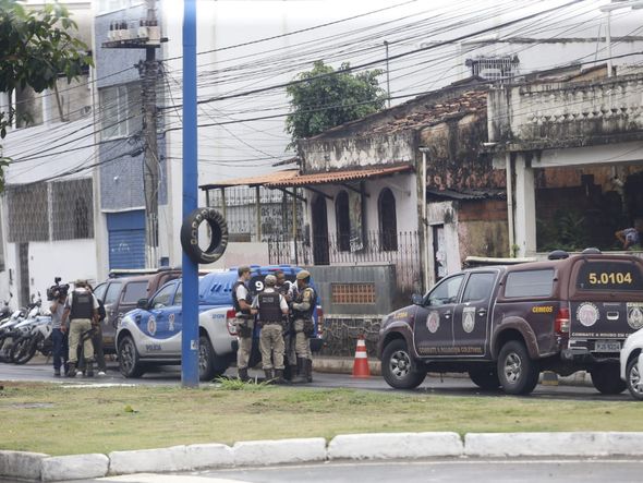 Policiais fazem buscas na região para encontrar os suspeitos por Marina Silva/CORREIO