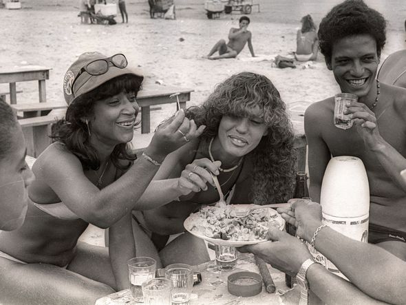 Praia do SESC, conhecida como Praia dos Brotos, em 1985 por Foto: Arquivo CORREIO